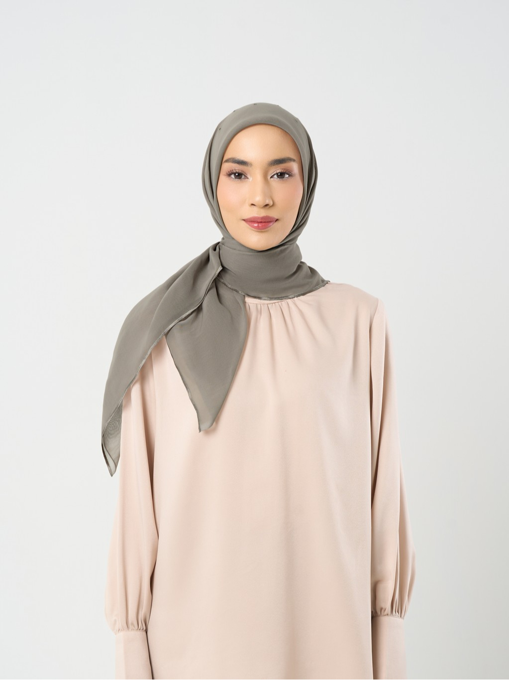 Plain Crystal Line Signature 29 - Hijab Segiempat Bordir Crystal