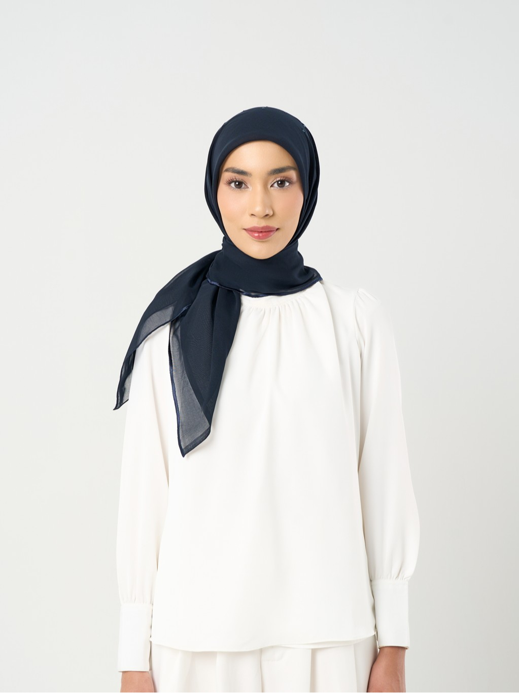 Plain Crystal Line Signature 29 - Hijab Segiempat Bordir Crystal