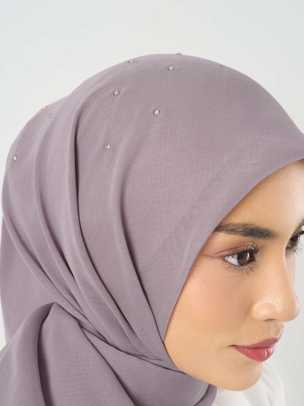 Plain Crystal Line Signature 29 - Hijab Segiempat Bordir Crystal