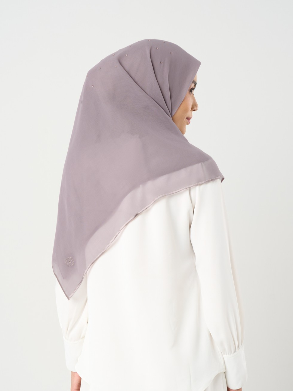 Plain Crystal Line Signature 29 - Hijab Segiempat Bordir Crystal