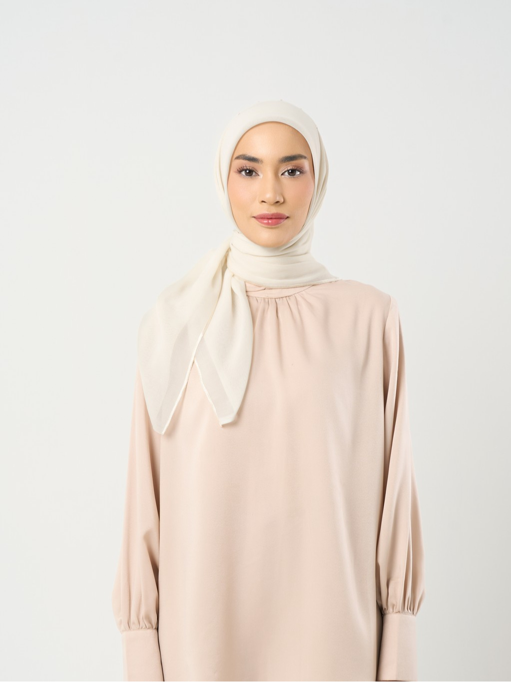 Plain Crystal Line Signature 29 - Hijab Segiempat Bordir Crystal
