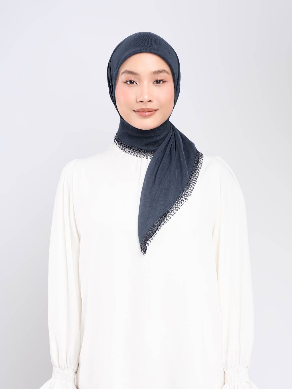 Erelia Embroidery - Hijab Segiempat Bordir Tepi Geometris