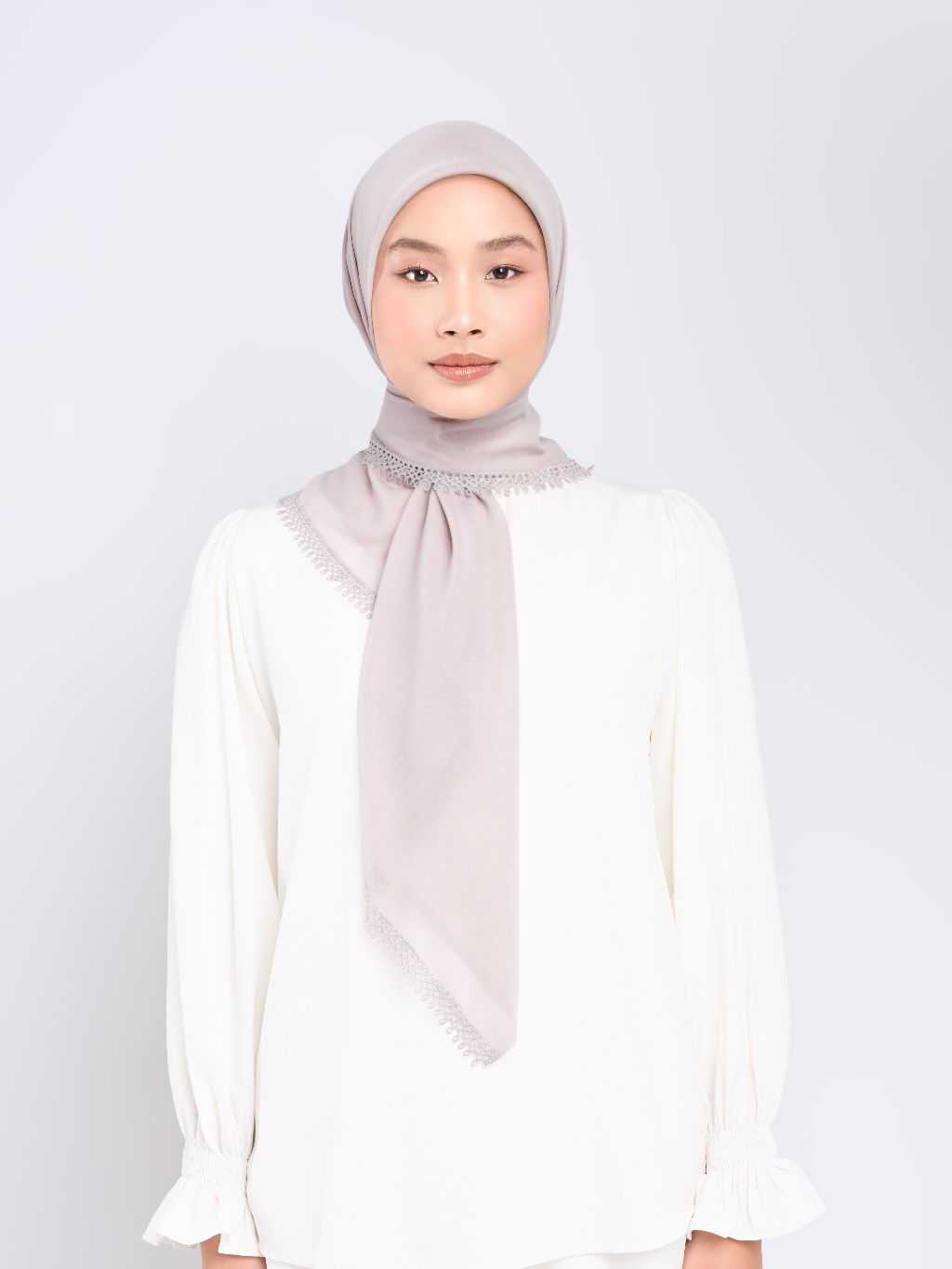 Erelia Embroidery - Hijab Segiempat Bordir Tepi Geometris