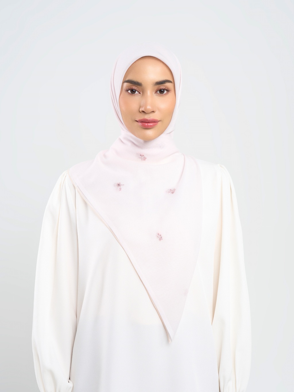 Mahra Embroidery - Hijab Segiempat Bordir Bunga Crystal