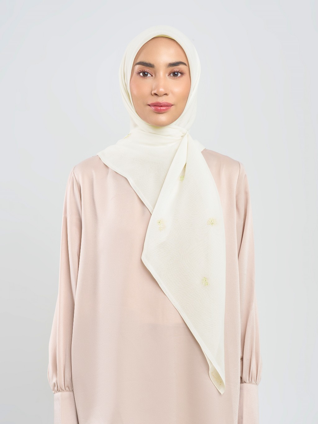 Mahra Embroidery - Hijab Segiempat Bordir Bunga Crystal