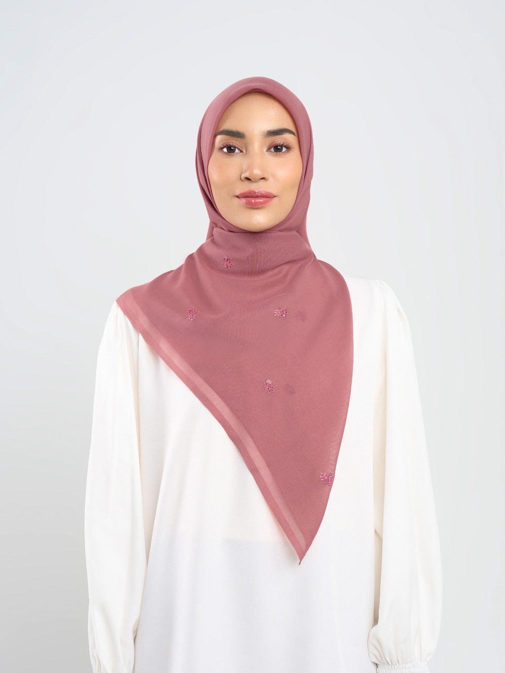 Mahra Embroidery - Hijab Segiempat Bordir Bunga Crystal