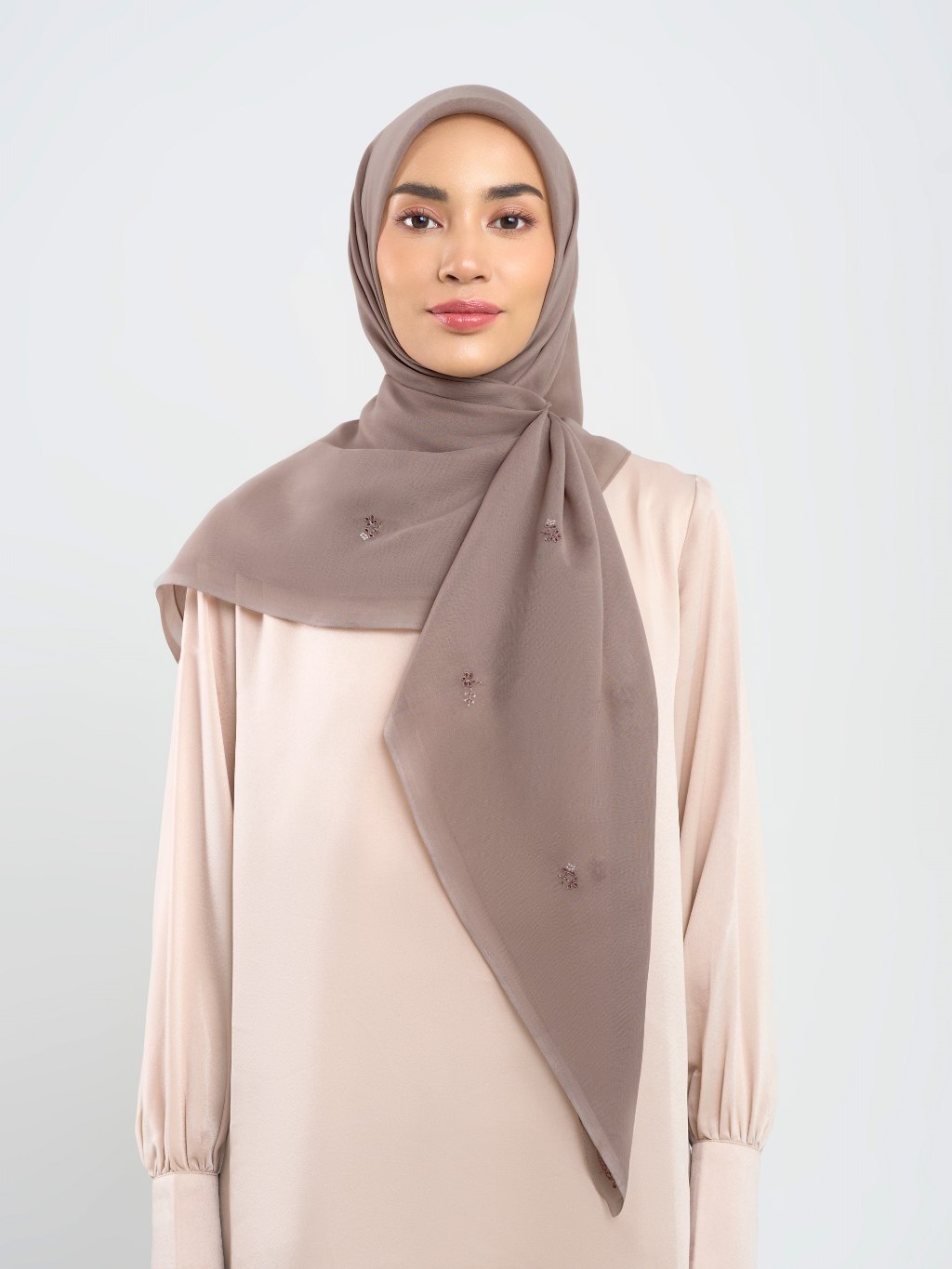 Mahra Embroidery - Hijab Segiempat Bordir Bunga Crystal