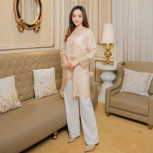Image of Antari Blouse Cream