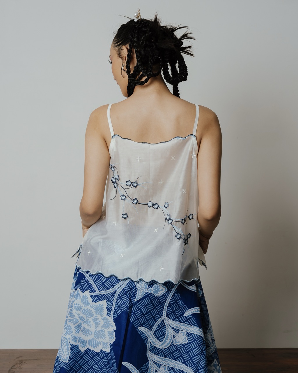 BOOLAO Camisole Sakura 3D Embroidery - White
