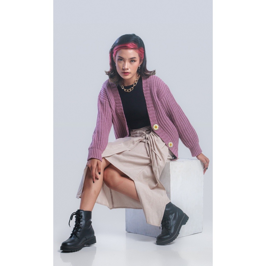 BOOLAO Picnic Panic Daisy Knit Cardigan (Sweater Rajut dengan Pressed Flower Kancing) - Rose Wine