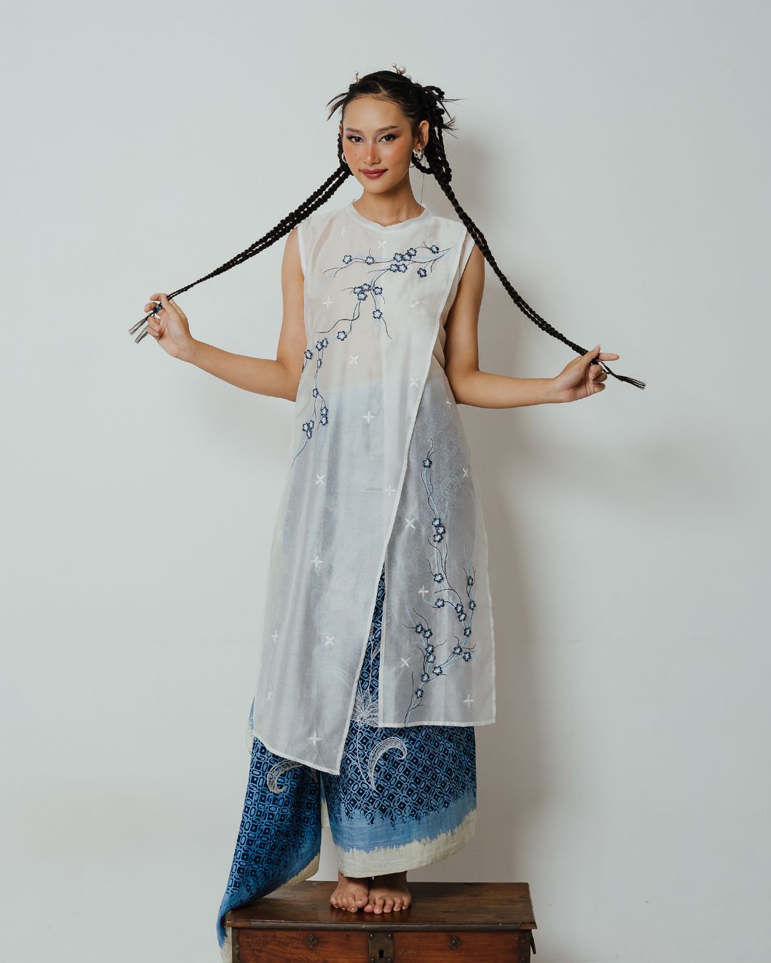 BOOLAO Long Vest Sakura 3D Embroidery - White