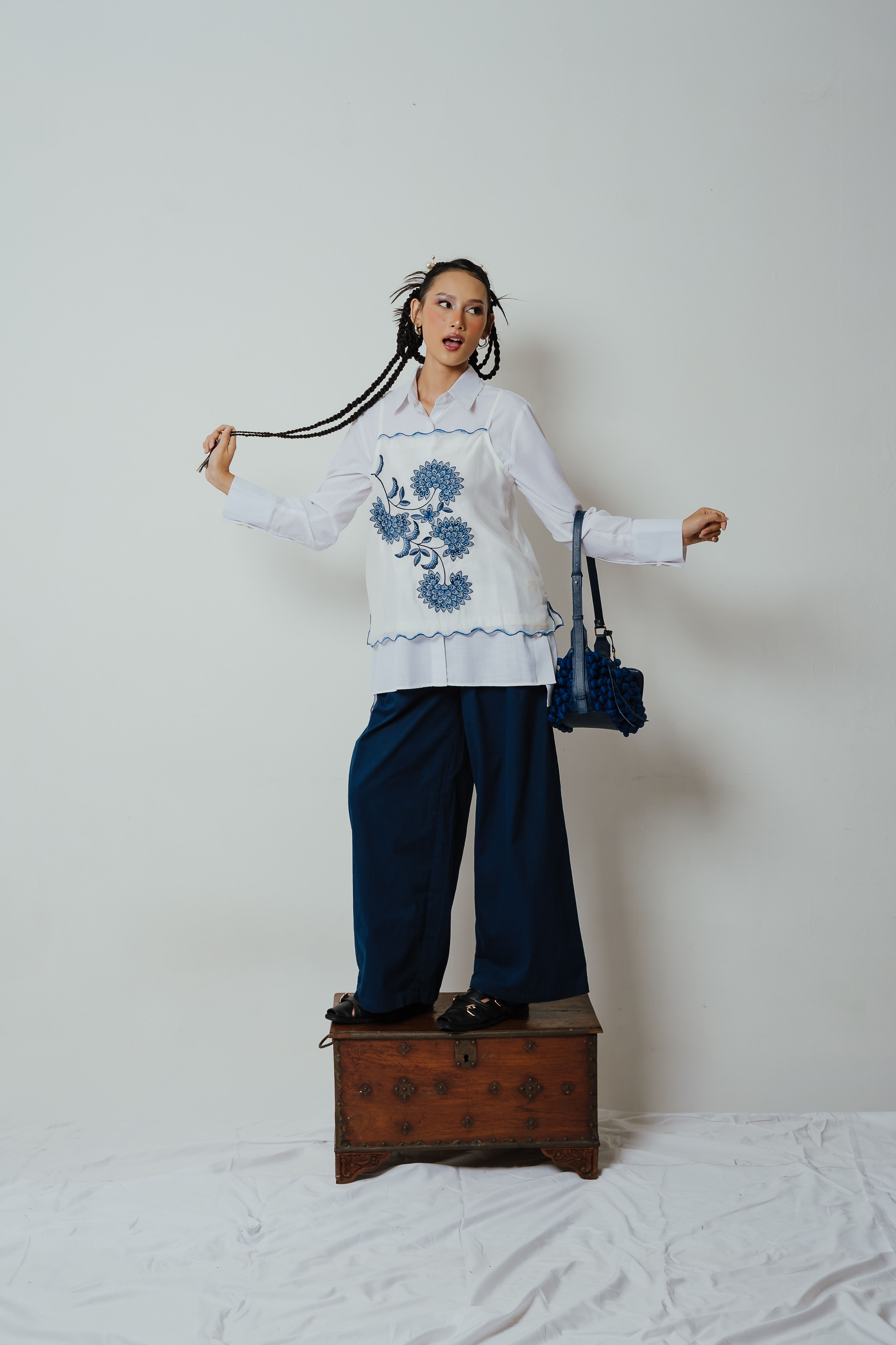 BOOLAO x Putri Anjani Camisole Lotus Embroidery - Blue On white
