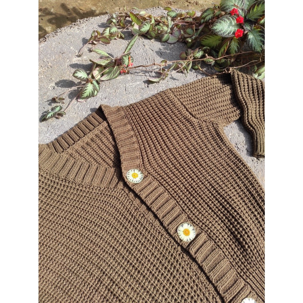 BOOLAO Picnic Panic Daisy Knit Cardigan (Sweater Rajut dengan Pressed Flower Kancing) - Browny