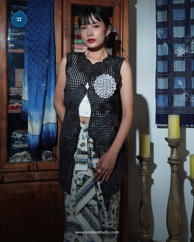 Djaline by Boolao Kebaya Vest Anggrek Borondong - Hitam