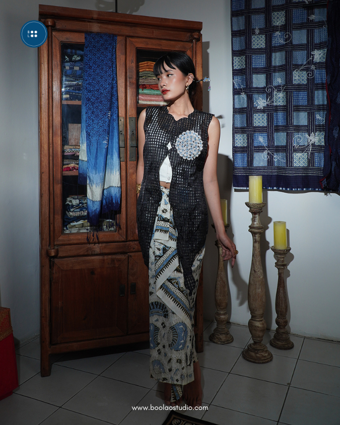 Djaline by Boolao Kebaya Vest Anggrek Borondong - Hitam