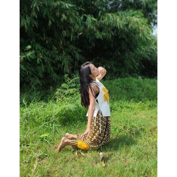 BOOLAO Coral Flower Vest (Rompi Shibori Ornament)