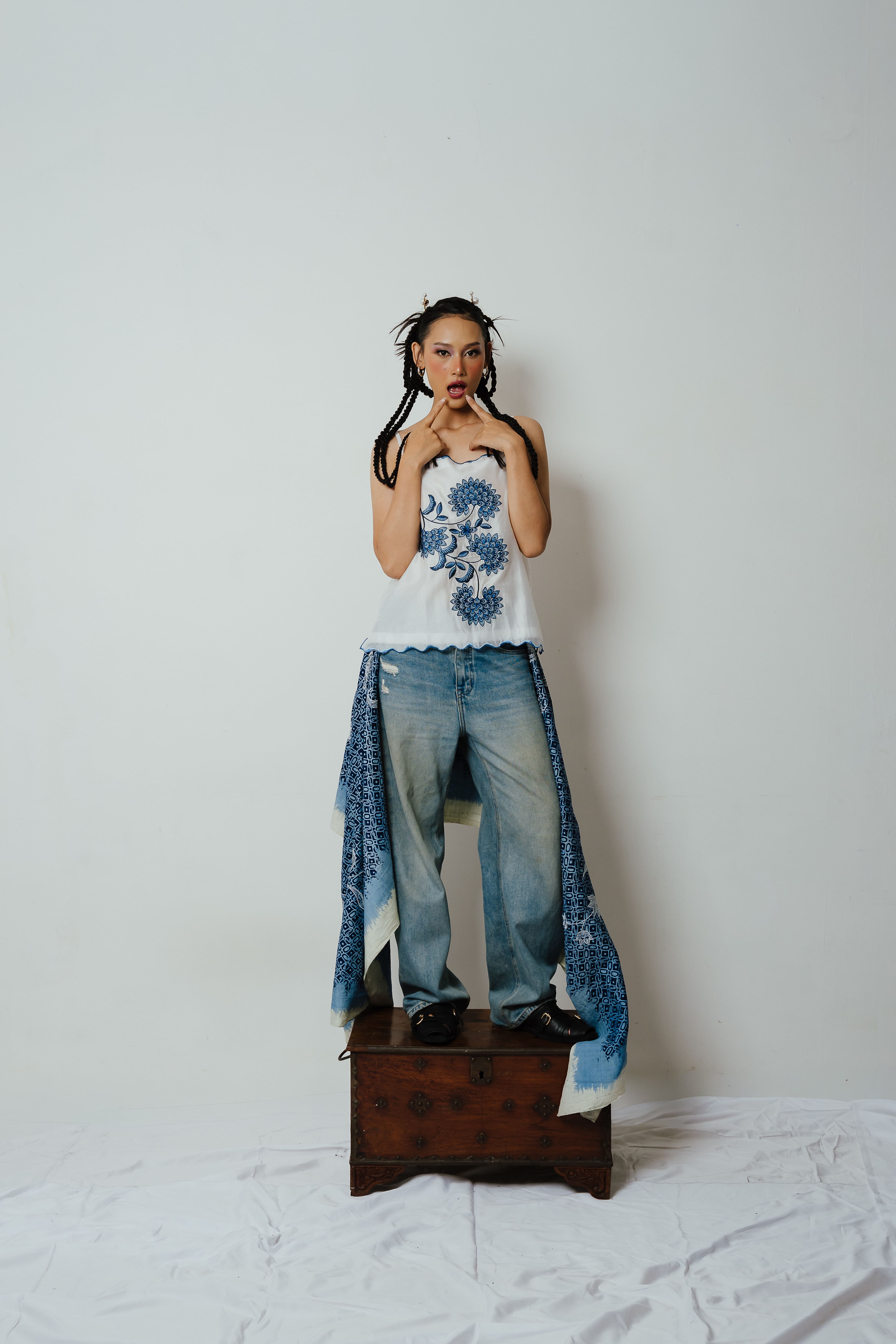 BOOLAO x Putri Anjani Camisole Lotus Embroidery - Blue On white