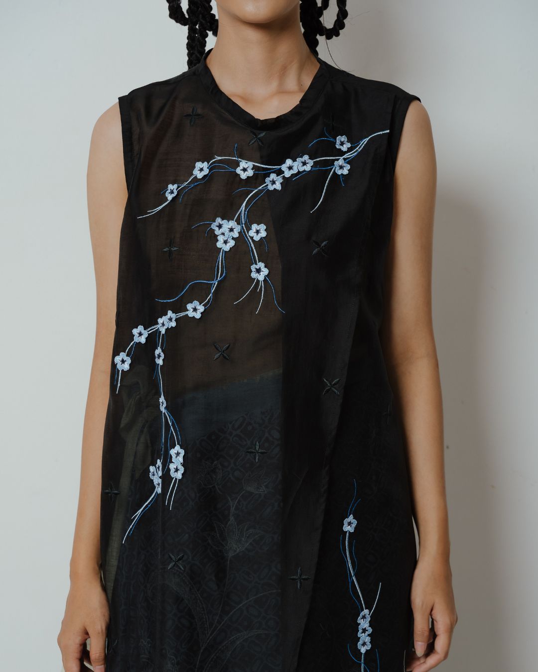 BOOLAO Long Vest Sakura 3D Embroidery - Black