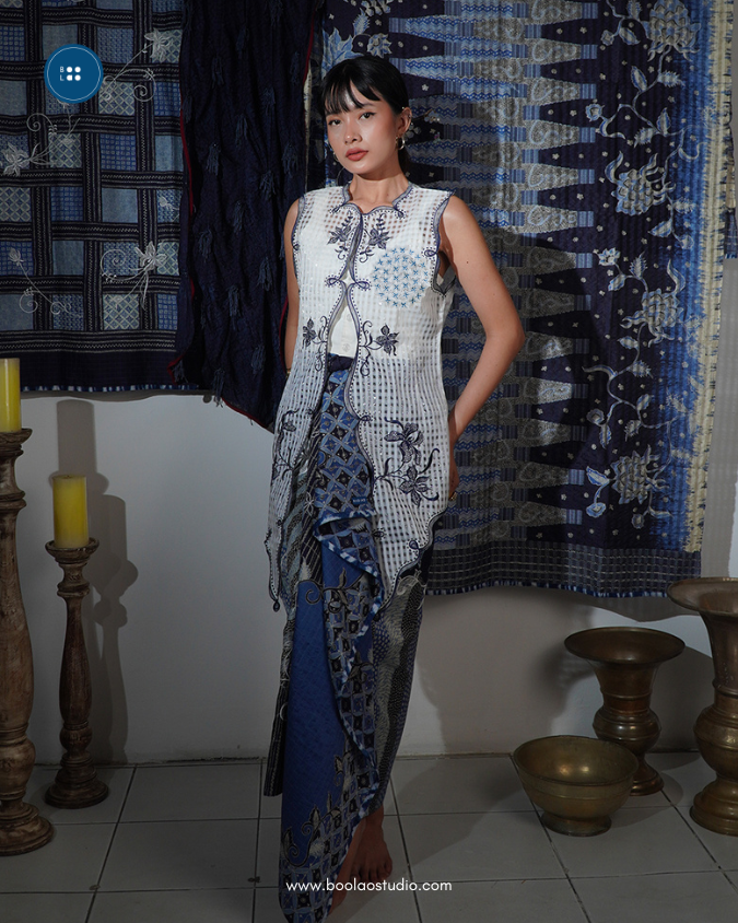 Djaline by Boolao Kebaya Vest Anggrek Borondong - Putih Navy