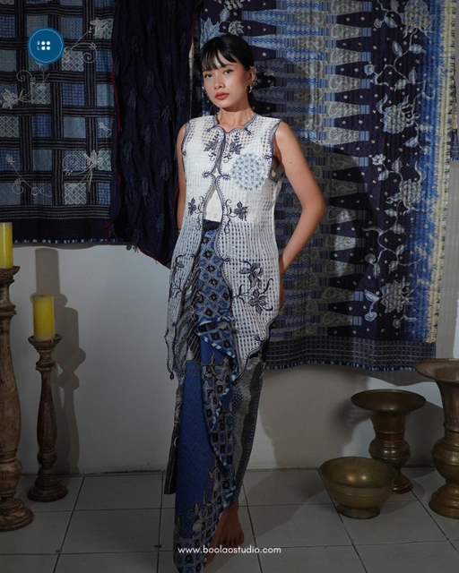 Djaline by Boolao Kebaya Vest Anggrek Borondong - Putih Navy