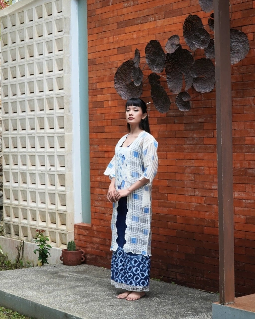 Image of BOOLAO Kebaya Handwoven Silk Tartan - Long