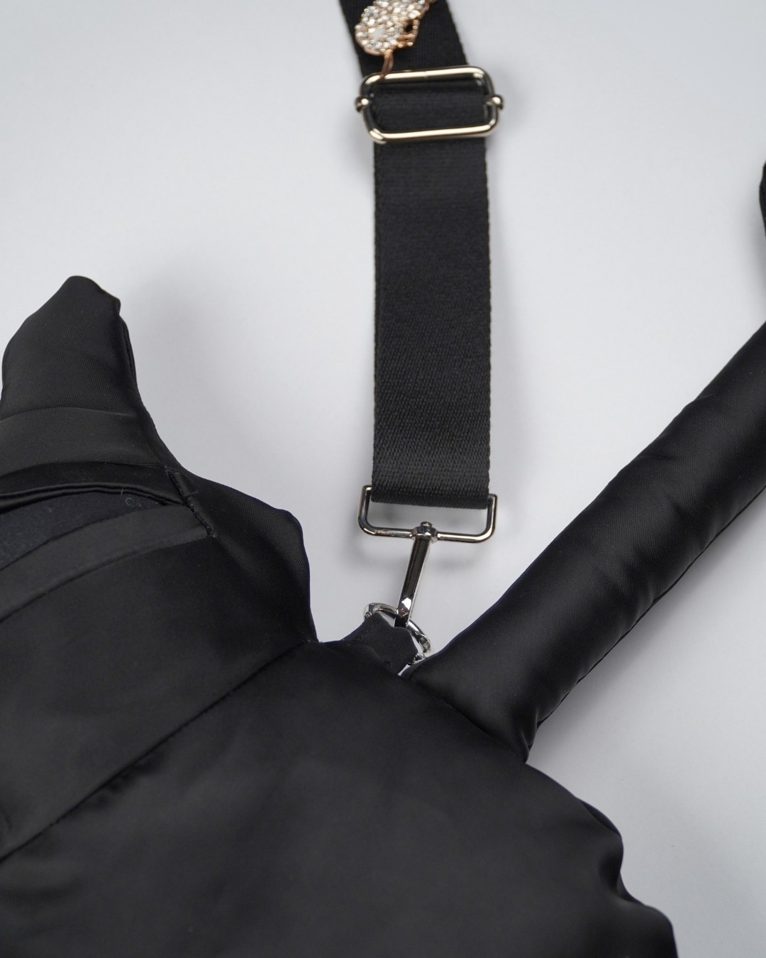 BOOLAO x Aldrie Frog Doll SlingBag