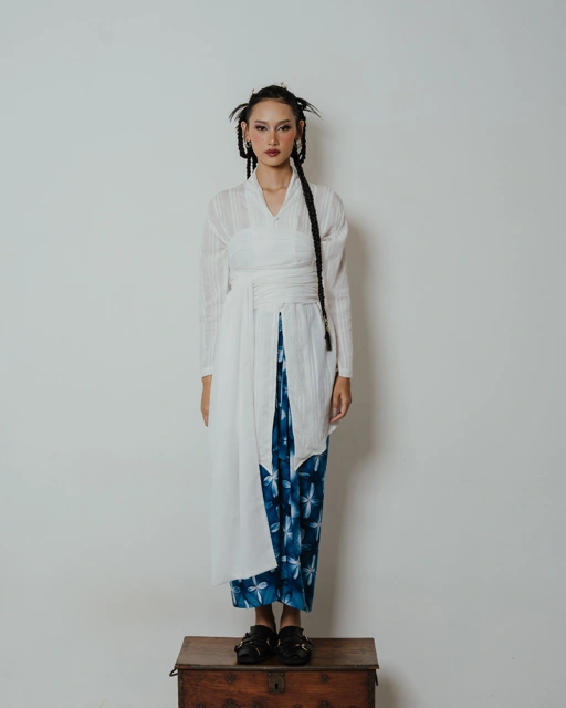 Image of ⁠BOOLAO Kebaya MIRANA Kemben Detachable (Outer Bongkar Pasang) - Putih