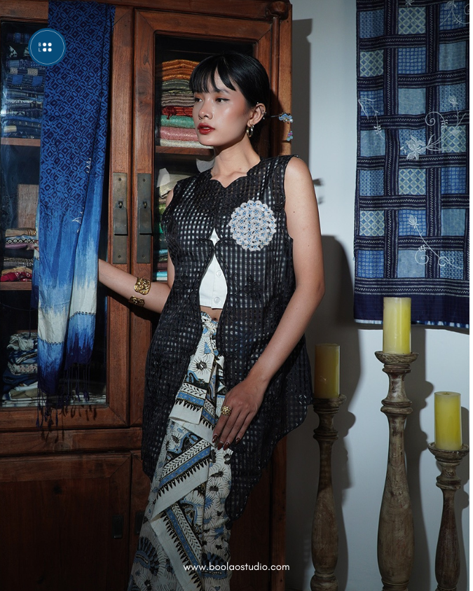 Djaline by Boolao Kebaya Vest Anggrek Borondong - Hitam