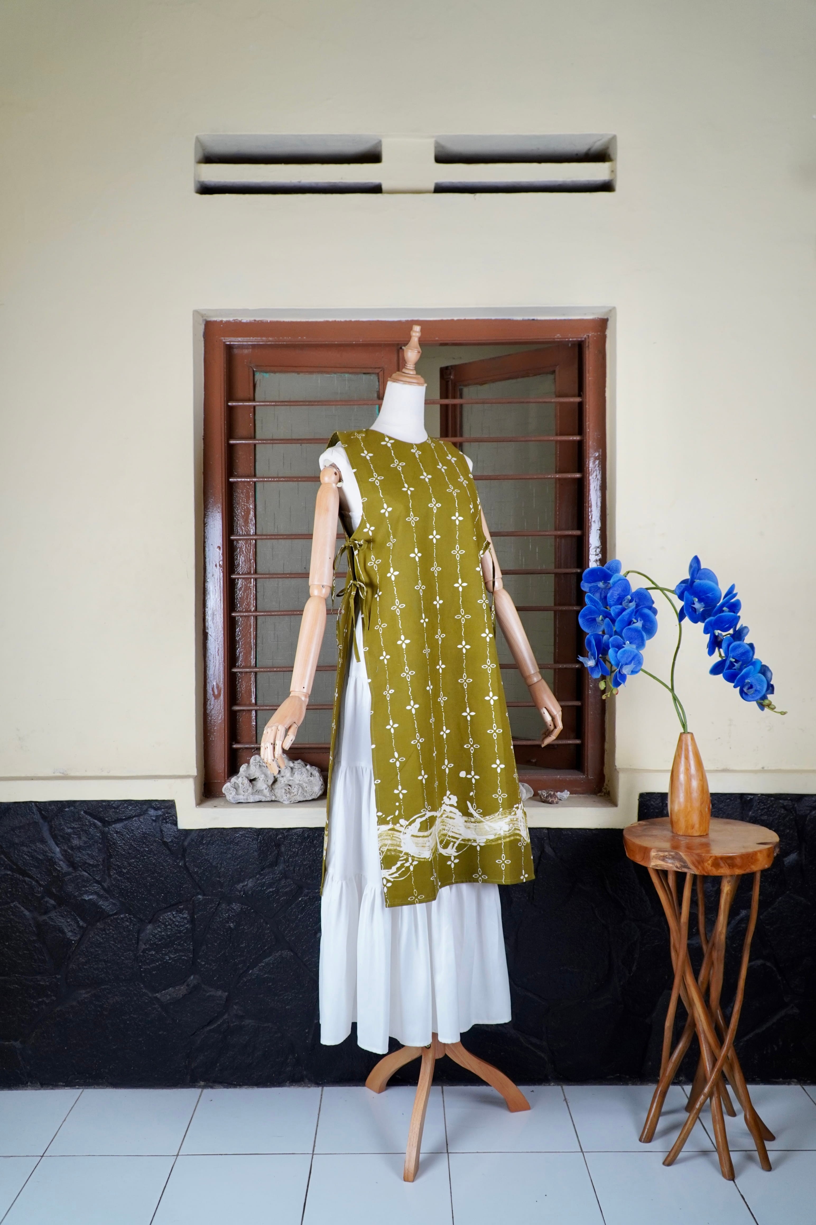 BOOLAO Kumeli Vest Lime Green (Rompi Outer Batik Kawung) - Hijau Olive