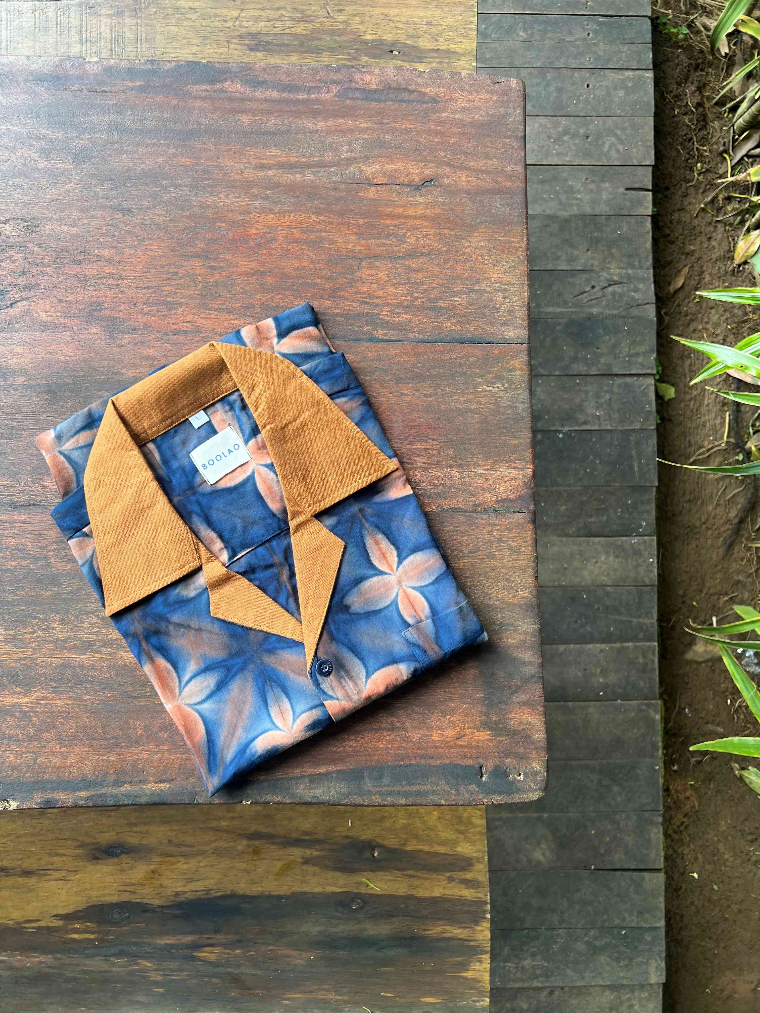 BOOLAO Kemeja Santai Kawung Navy - Coklat