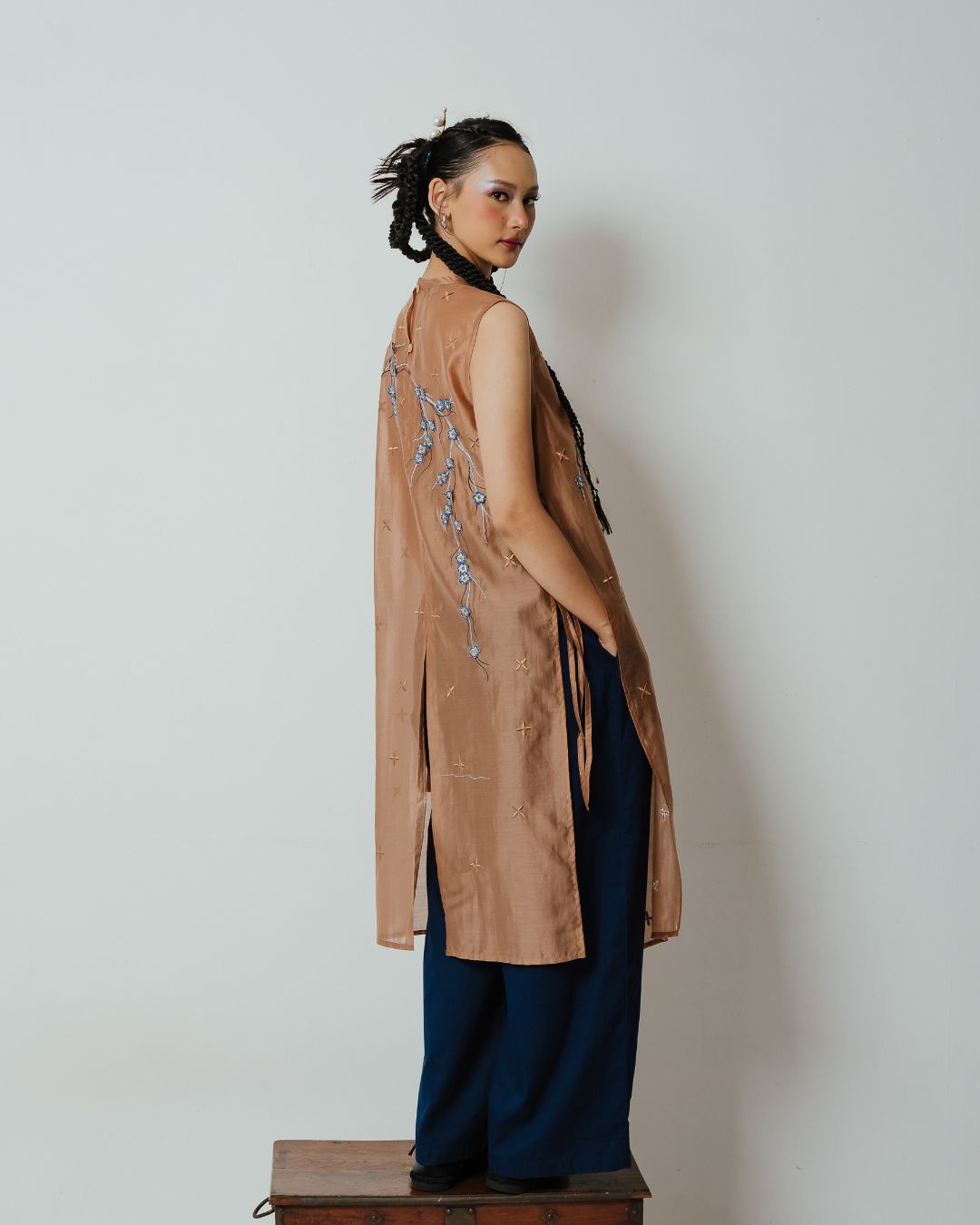 BOOLAO Long Vest Sakura 3D Embroidery - Brown