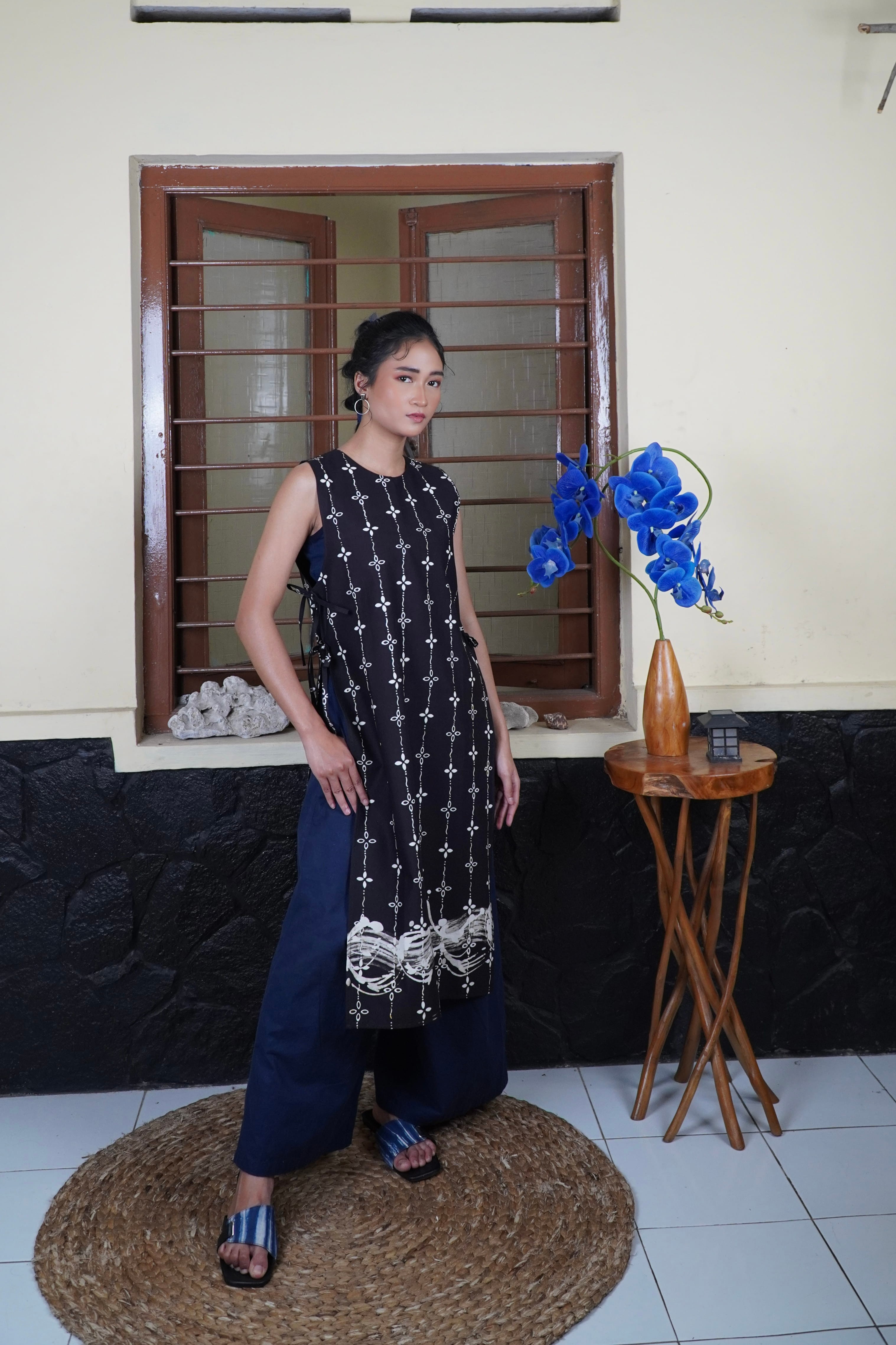 BOOLAO Kumeli Vest Black (Rompi Outer Batik Kawung) - Hitam