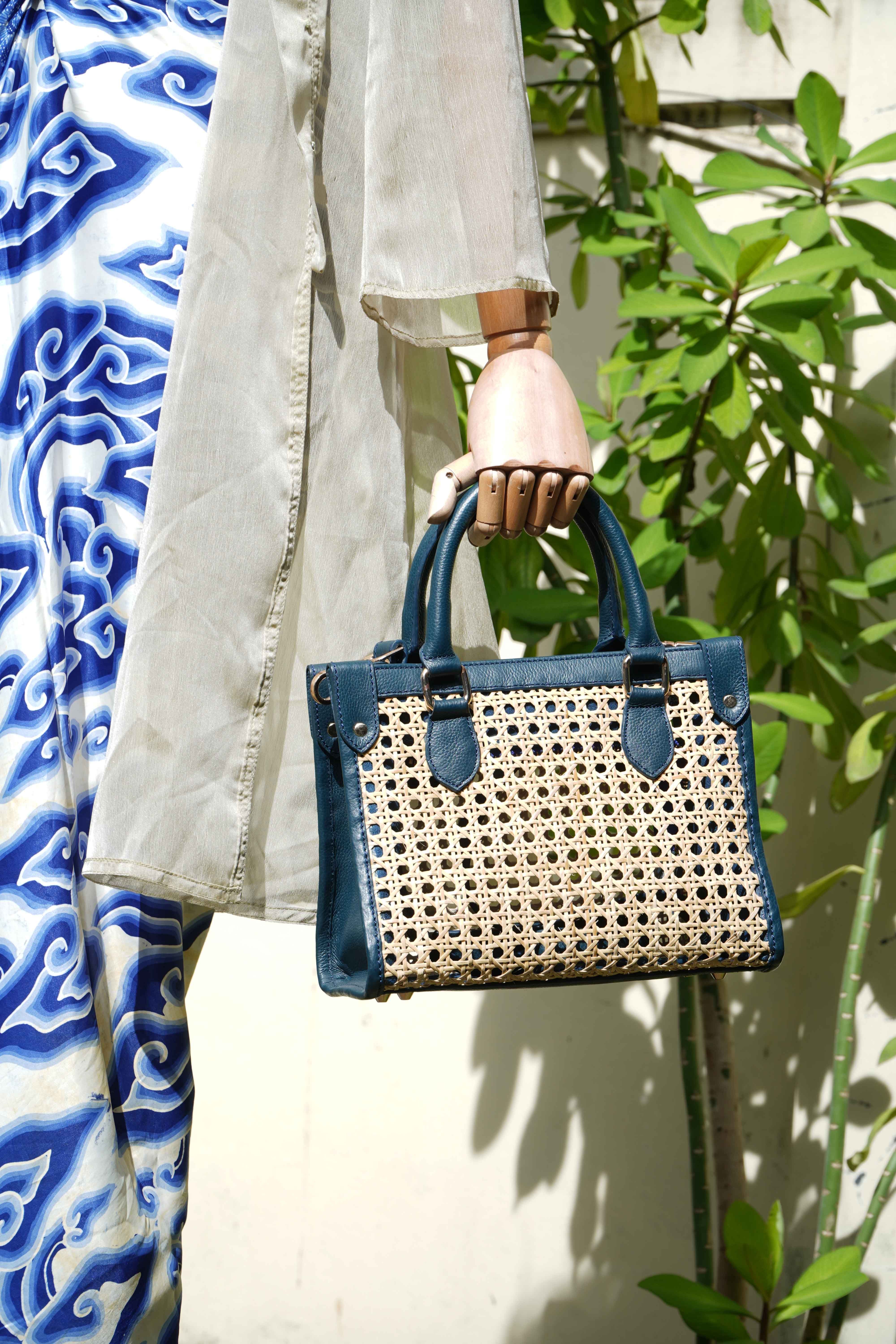 BOOLAO Rattan Seequare Bag in Blue