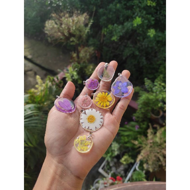 BOOLAO Liontin Bunga (Dried Flower Pendant) Kerajinan Resin Epoxy by PICNIC PANIC