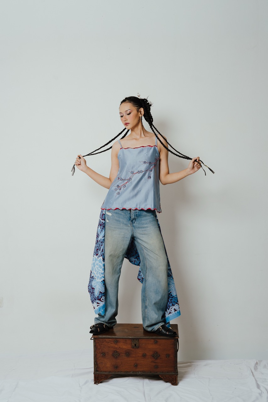 BOOLAO Camisole Sakura 3D Embroidery - Denim blue