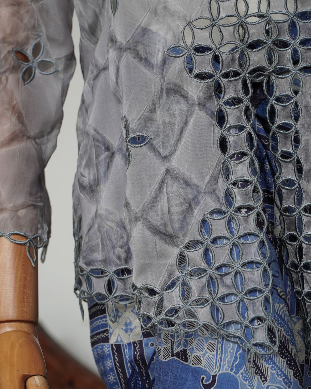 BOOLAO Kebaya Seribu Kawung - Grey