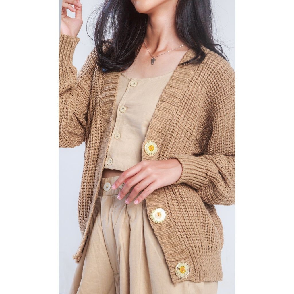 BOOLAO Picnic Panic Daisy Knit Cardigan (Sweater Rajut dengan Pressed Flower Kancing) - Creme
