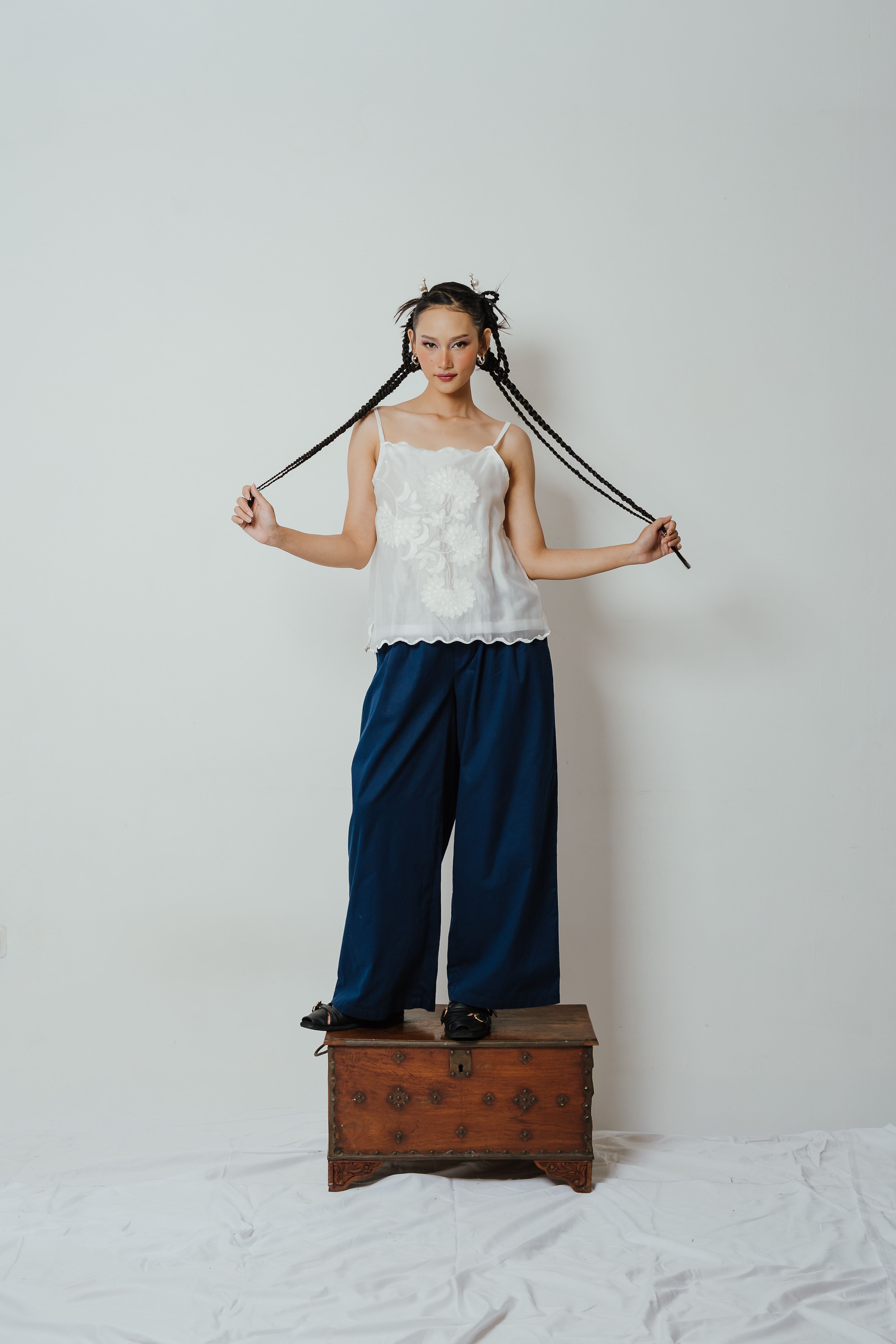 BOOLAO X Putri Anjani Camisole lotus Embroidery - White