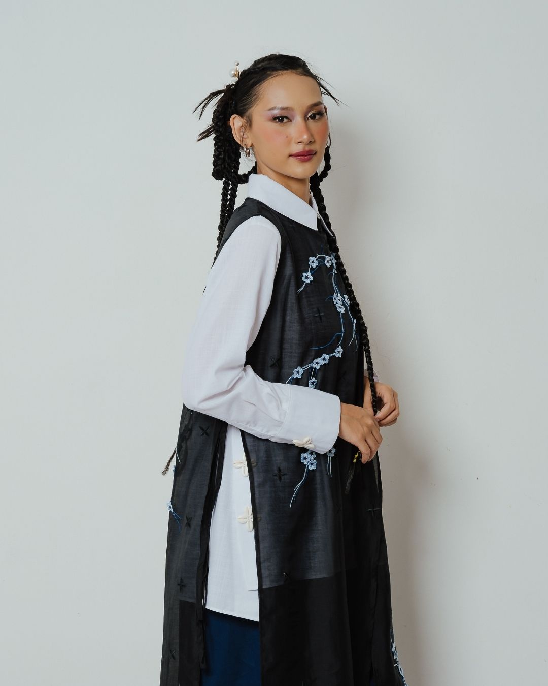 BOOLAO Long Vest Sakura 3D Embroidery - Black