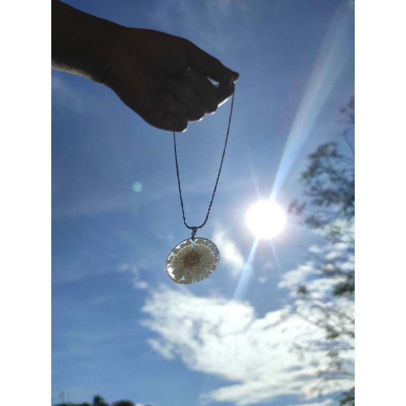 BOOLAO Liontin Bunga (Dried Flower Pendant) Kerajinan Resin Epoxy by PICNIC PANIC