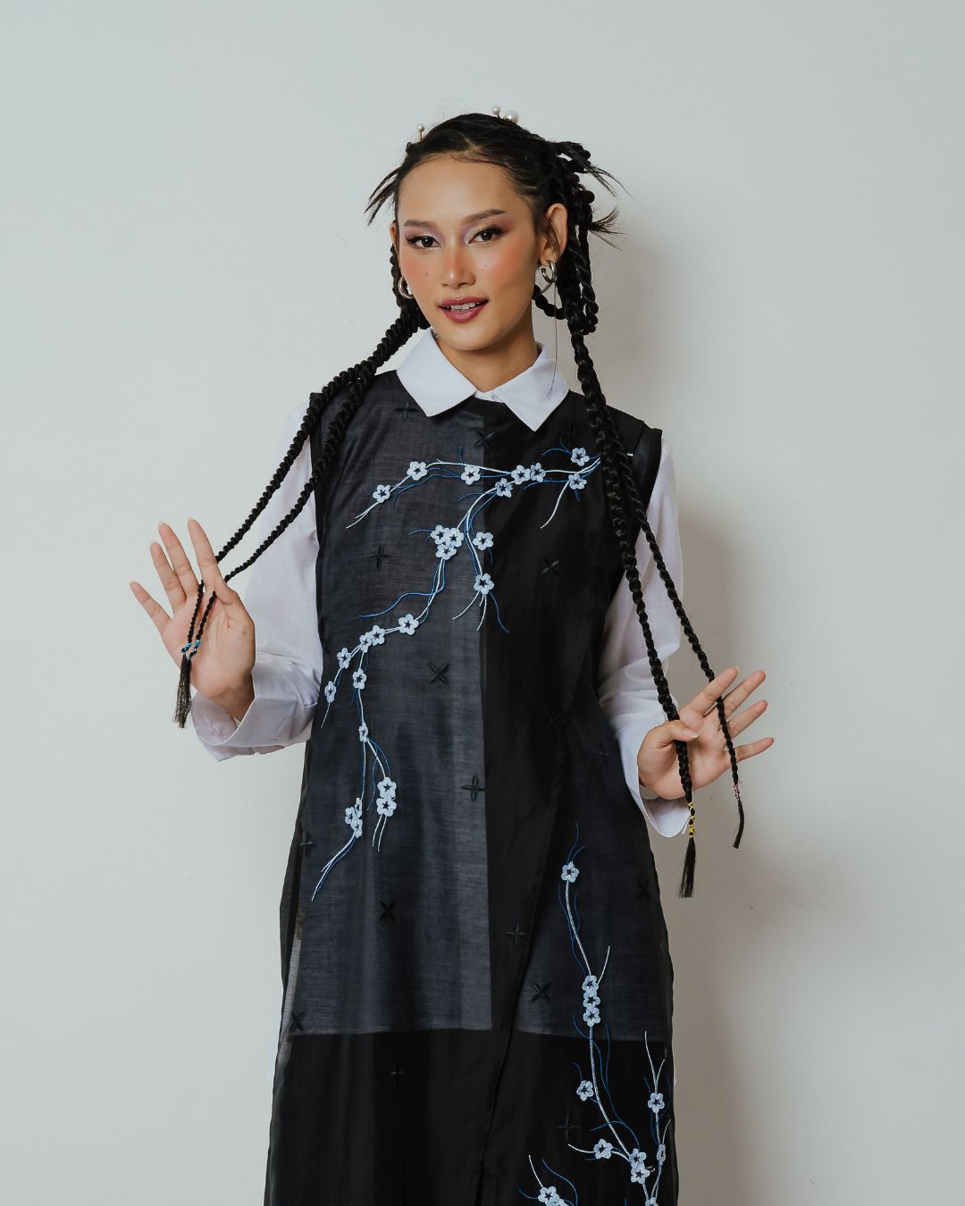 BOOLAO Long Vest Sakura 3D Embroidery - Black
