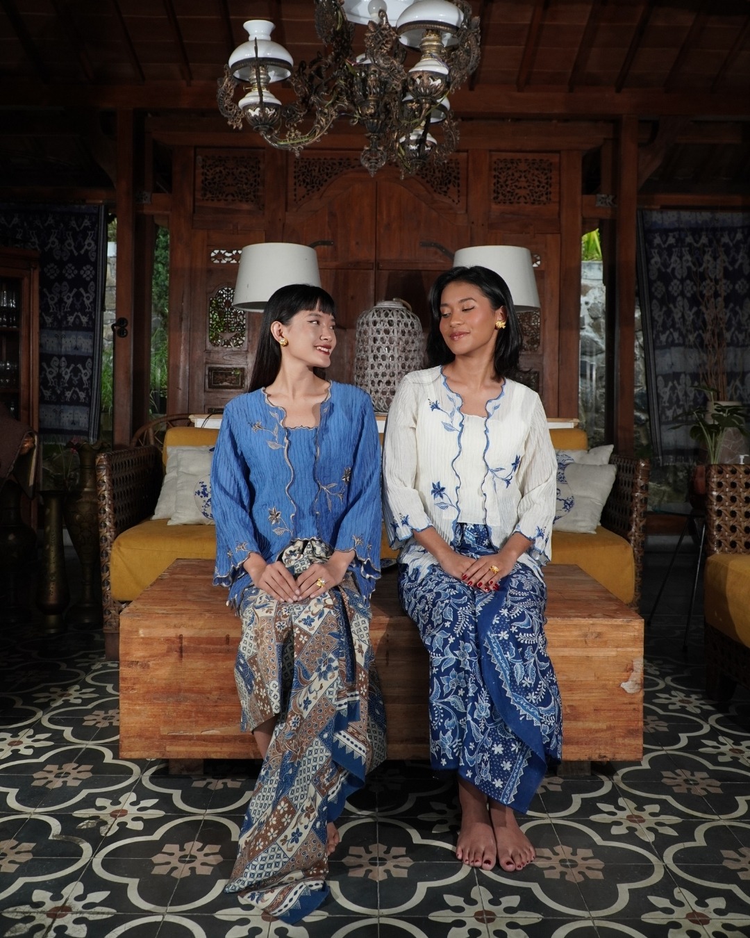 BOOLAO Kebaya Lily Embroidery (Detachable Outer) - Biru