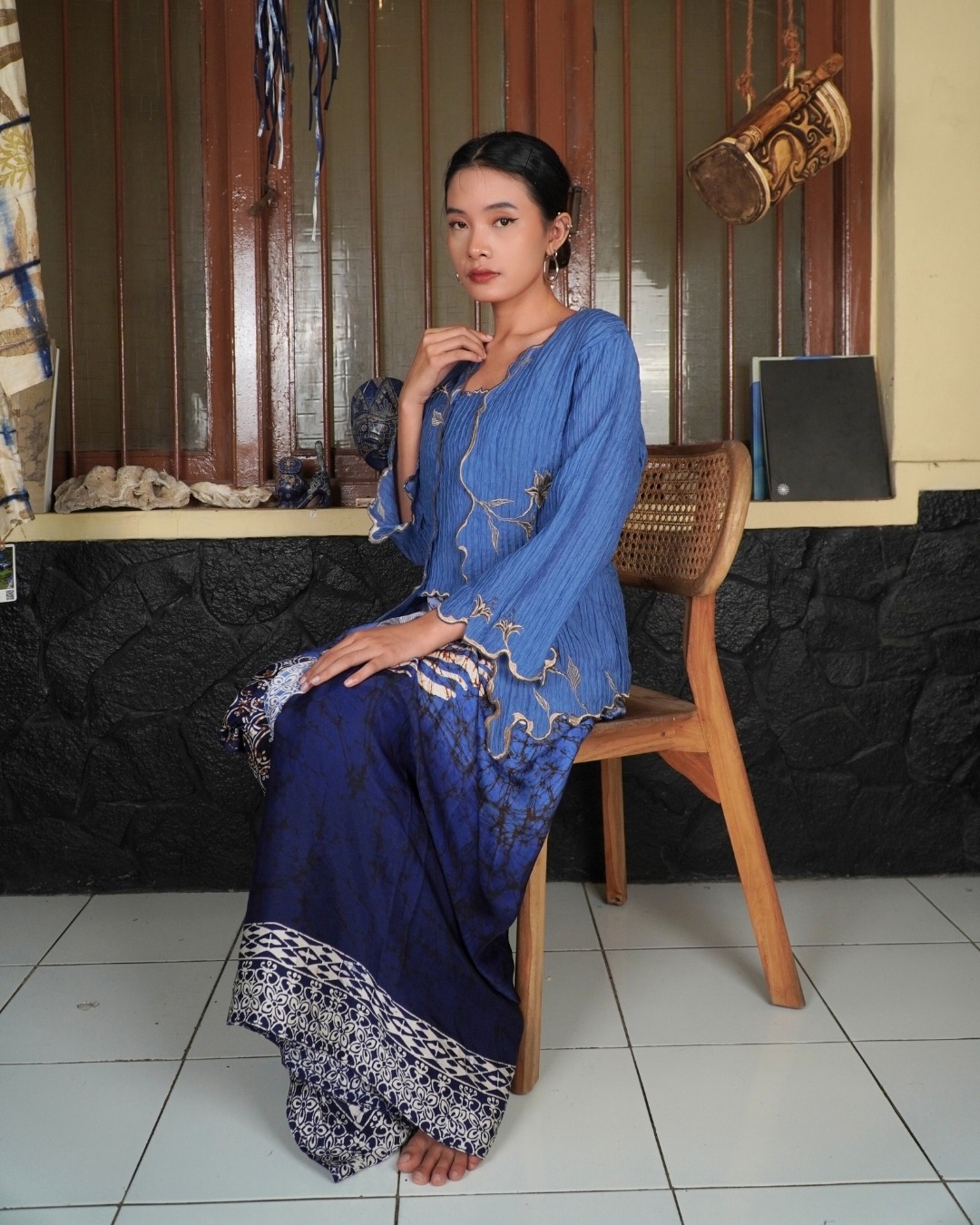 BOOLAO Kebaya Lily Embroidery (Detachable Outer) - Biru