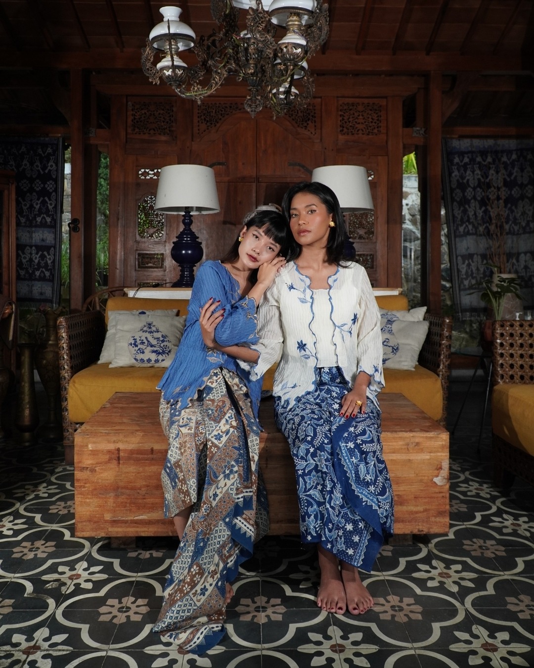 BOOLAO Kebaya Lily Embroidery (Detachable Outer) - Biru