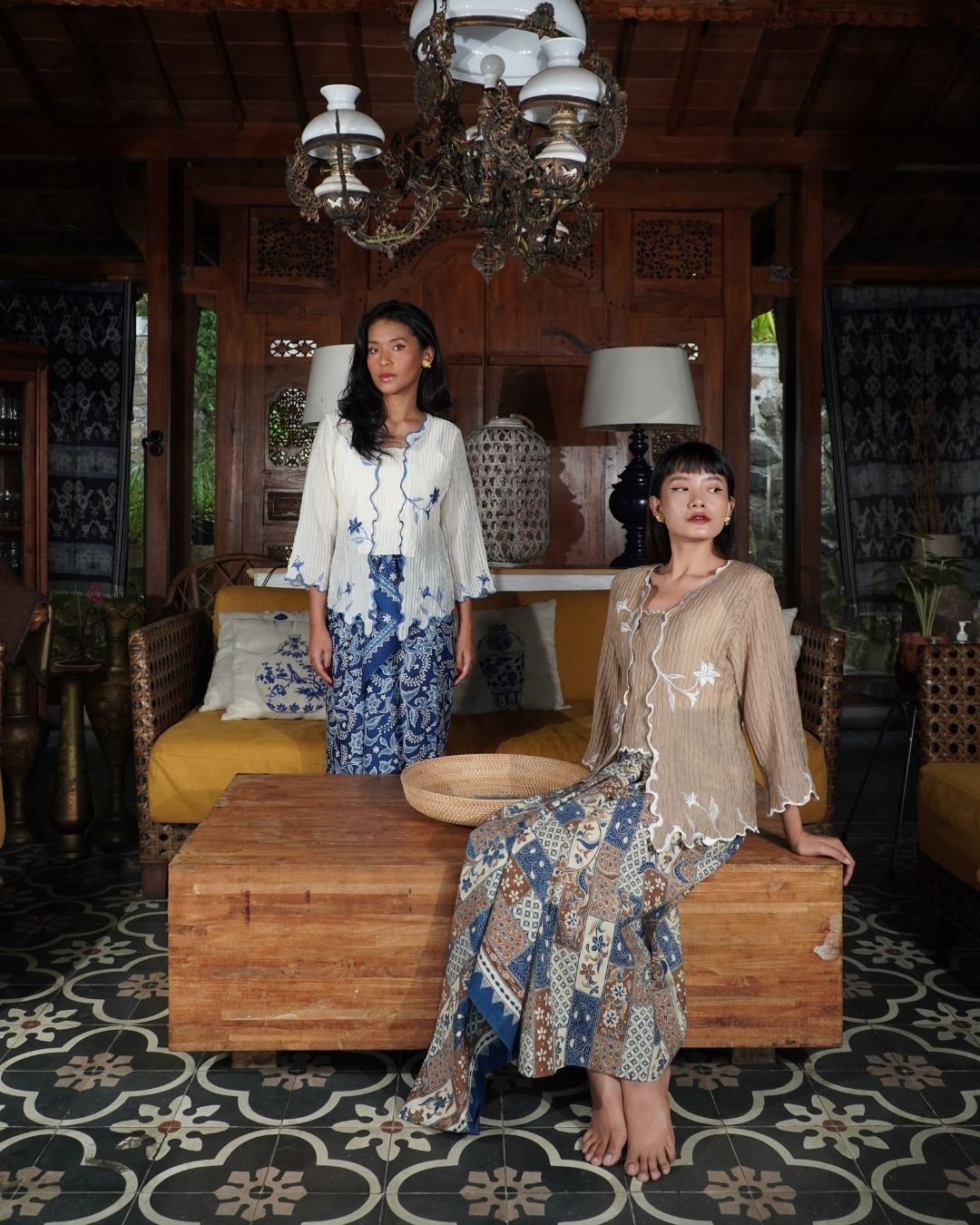 BOOLAO Kebaya Lily Embroidery (Detachable Outer) - Coklat