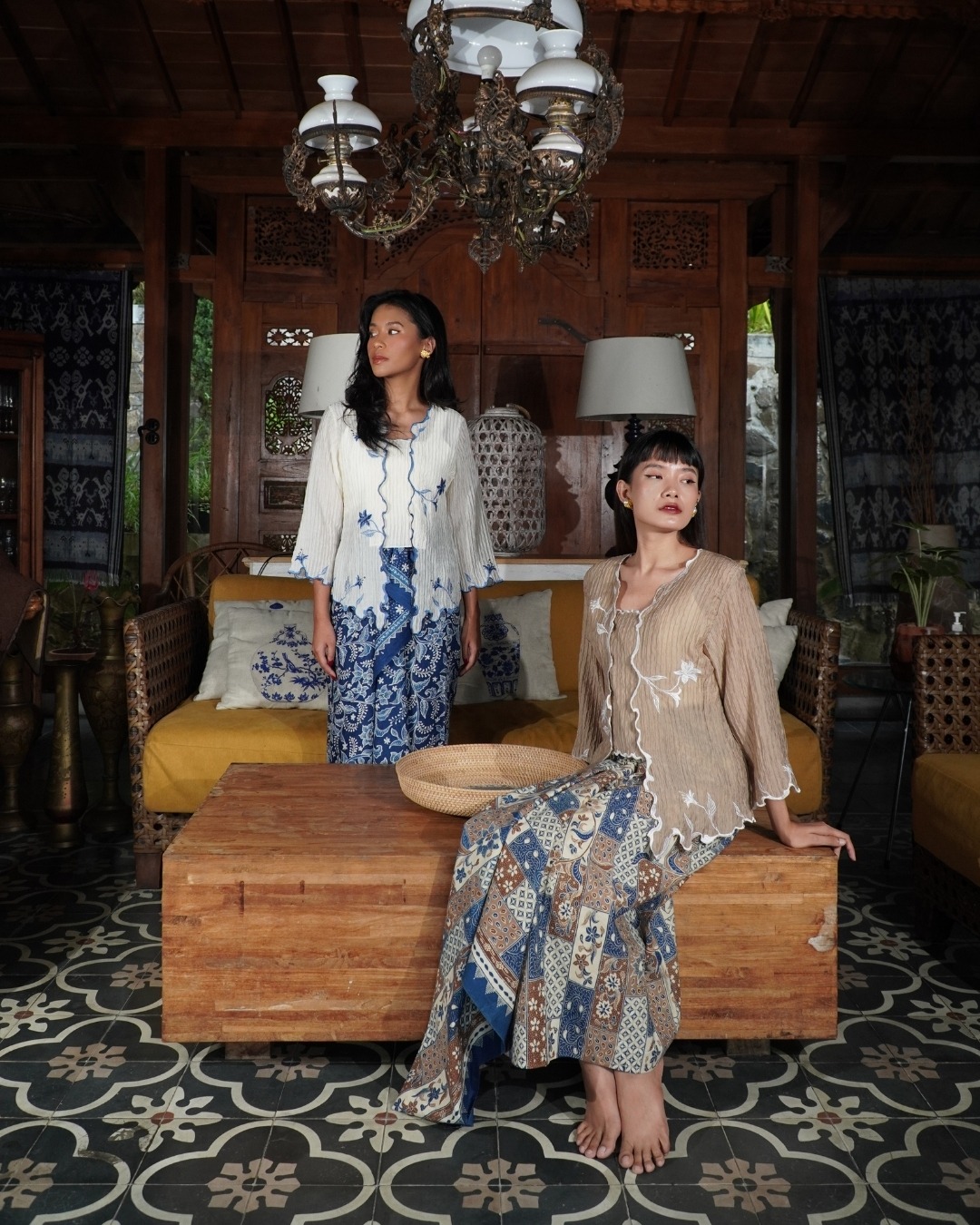 BOOLAO Kebaya Lily Embroidery (Detachable Outer) - Coklat