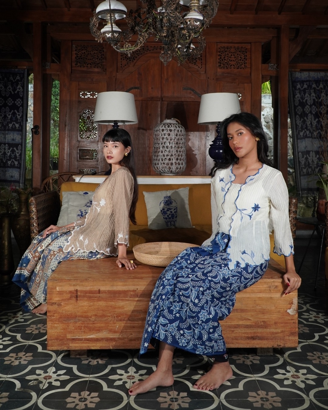 BOOLAO Kebaya Lily Embroidery (Detachable Outer) - Coklat