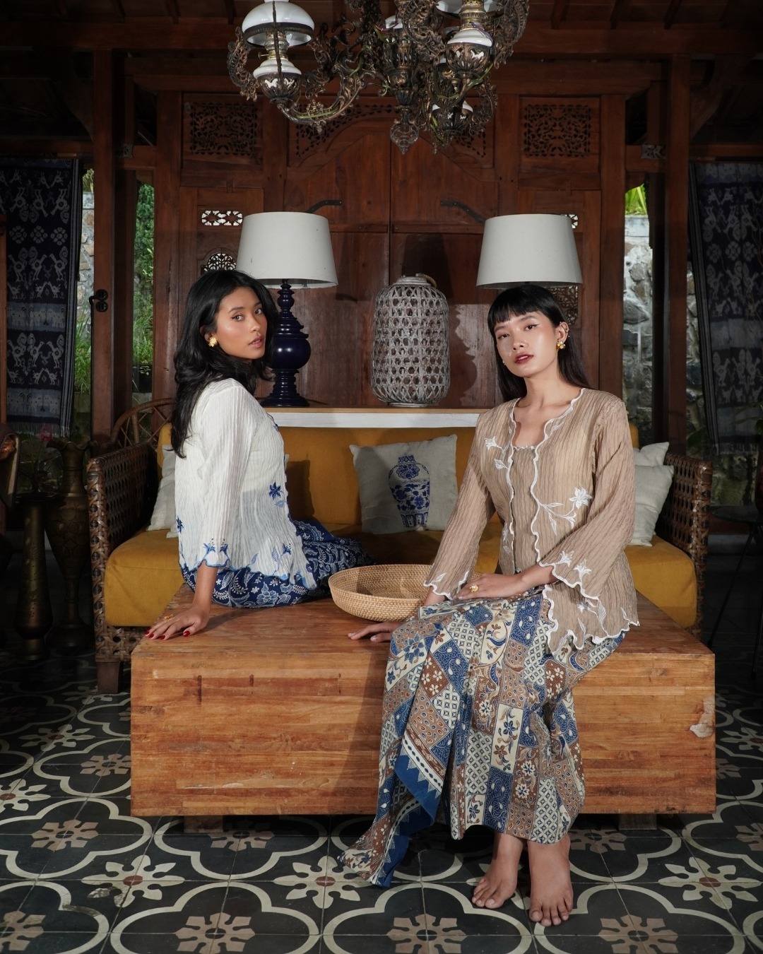 BOOLAO Kebaya Lily Embroidery (Detachable Outer) - Coklat