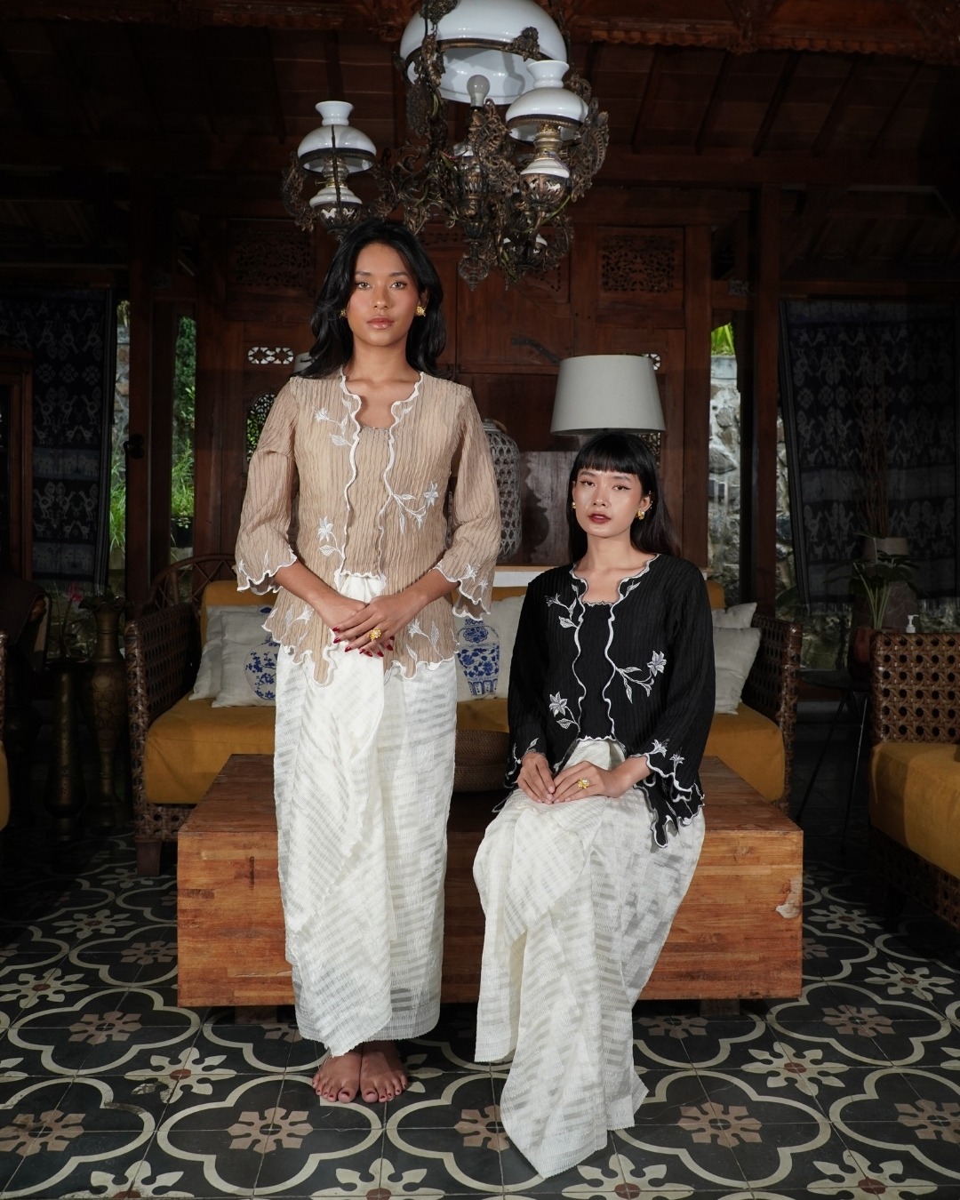 BOOLAO Kebaya Lily Embroidery (Detachable Outer) - Coklat
