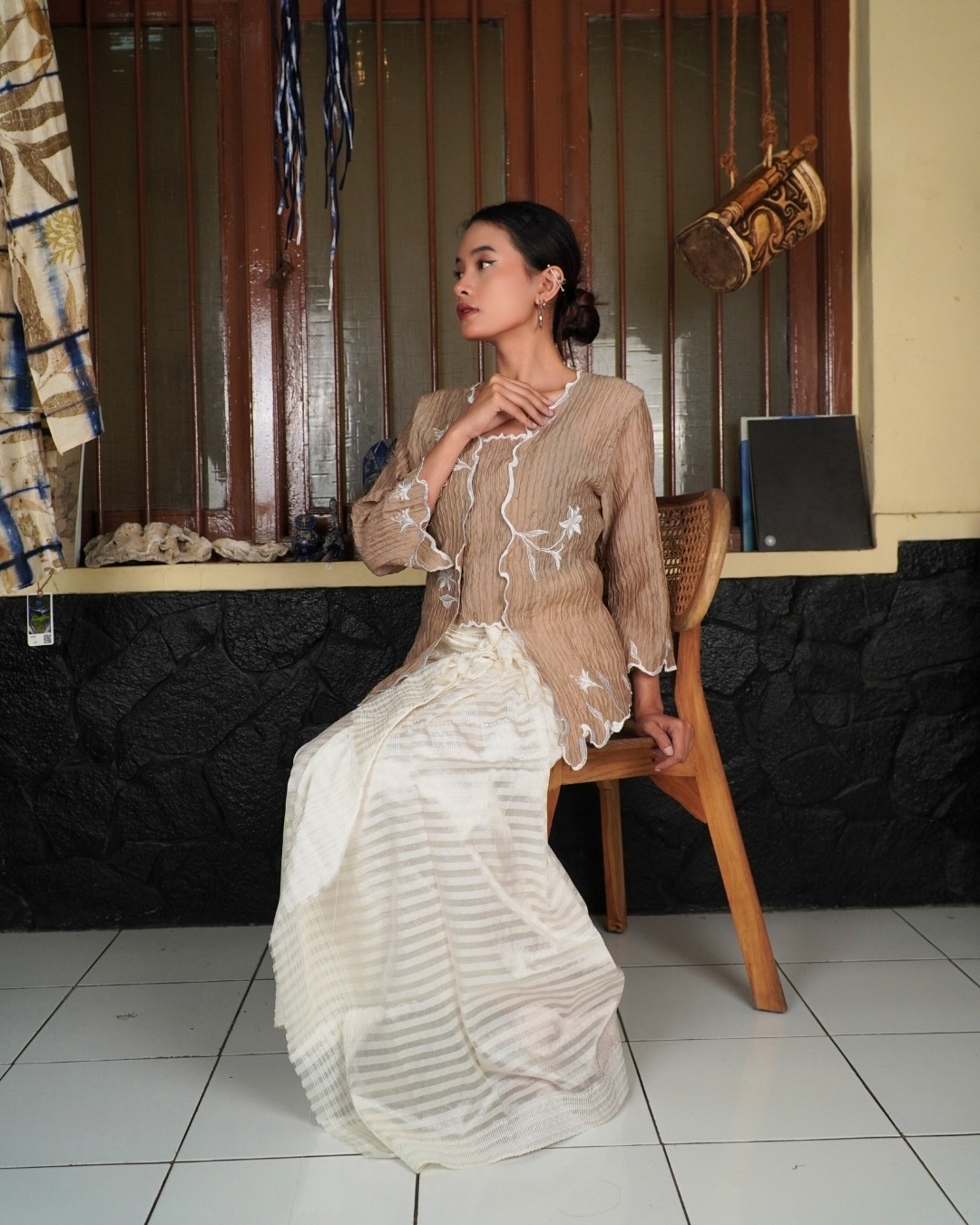 BOOLAO Kebaya Lily Embroidery (Detachable Outer) - Coklat